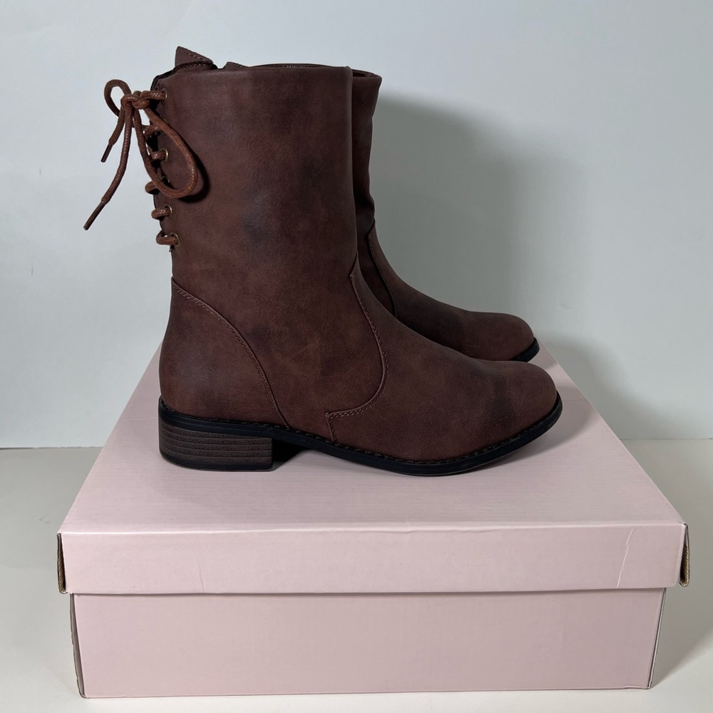 JustFab Dark Brown Flat Boots ~ Lace Up Back ~ Women’s Size 7 ~ EUC In Box